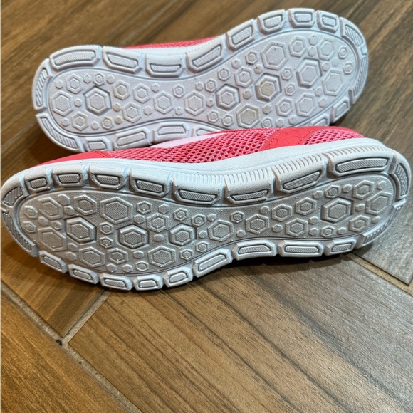 NWO box Gear slip on pink shoes size 4 big kid - Picture 5 of 7